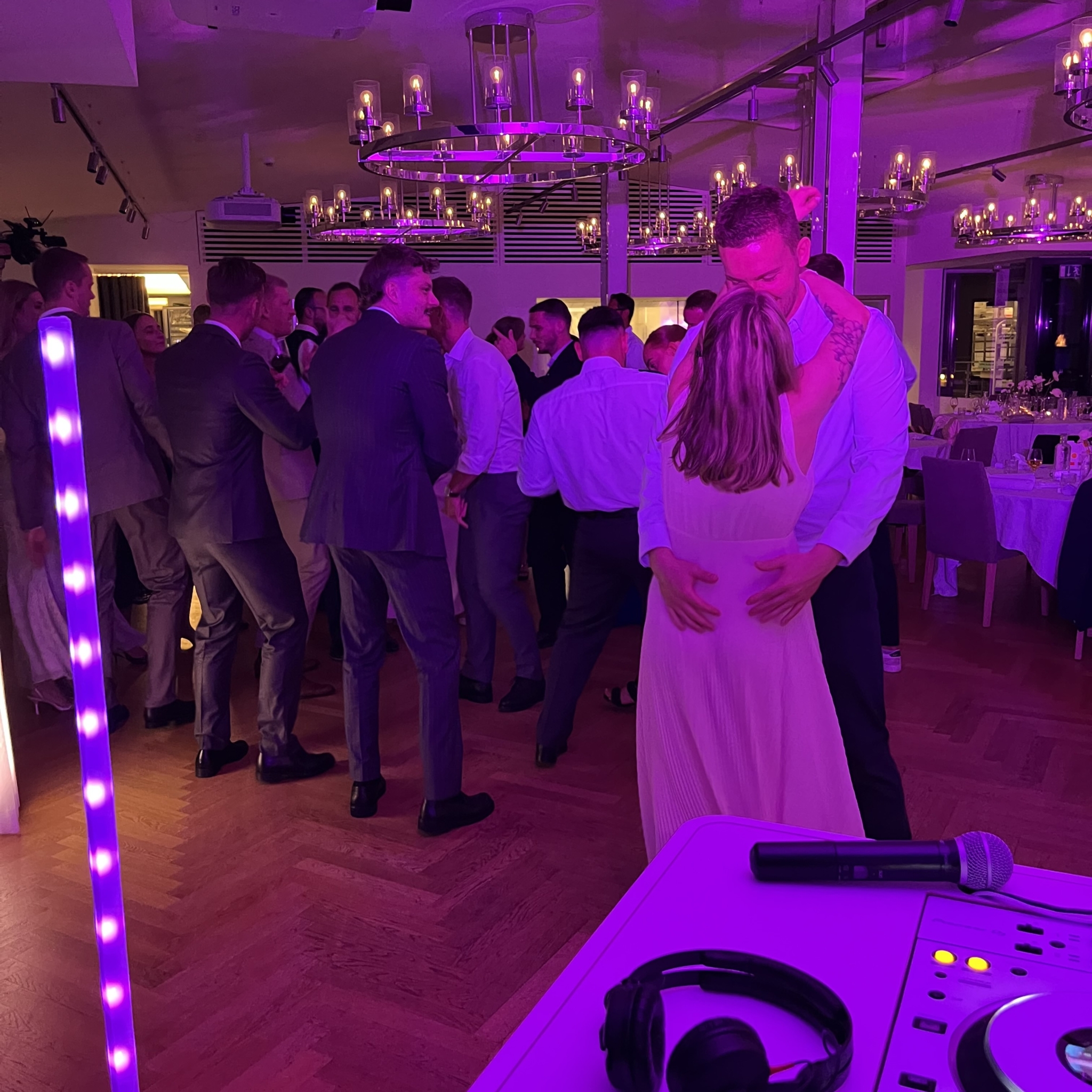Bryllups fest med DJ - Dansende gæster